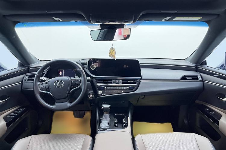 Used Lexus ES 2022 200 Excellence Edition
