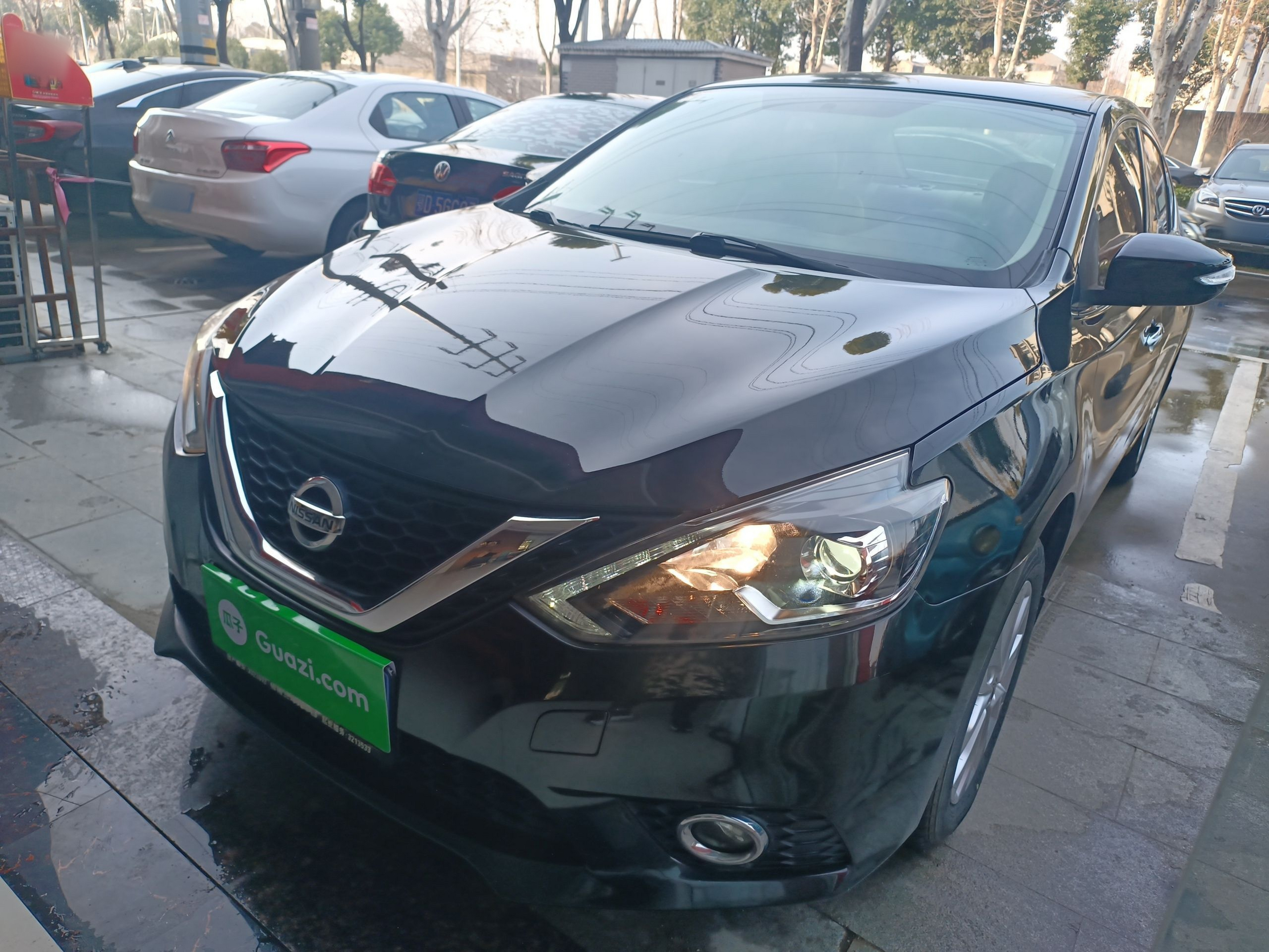 Под передней частью автомобиля