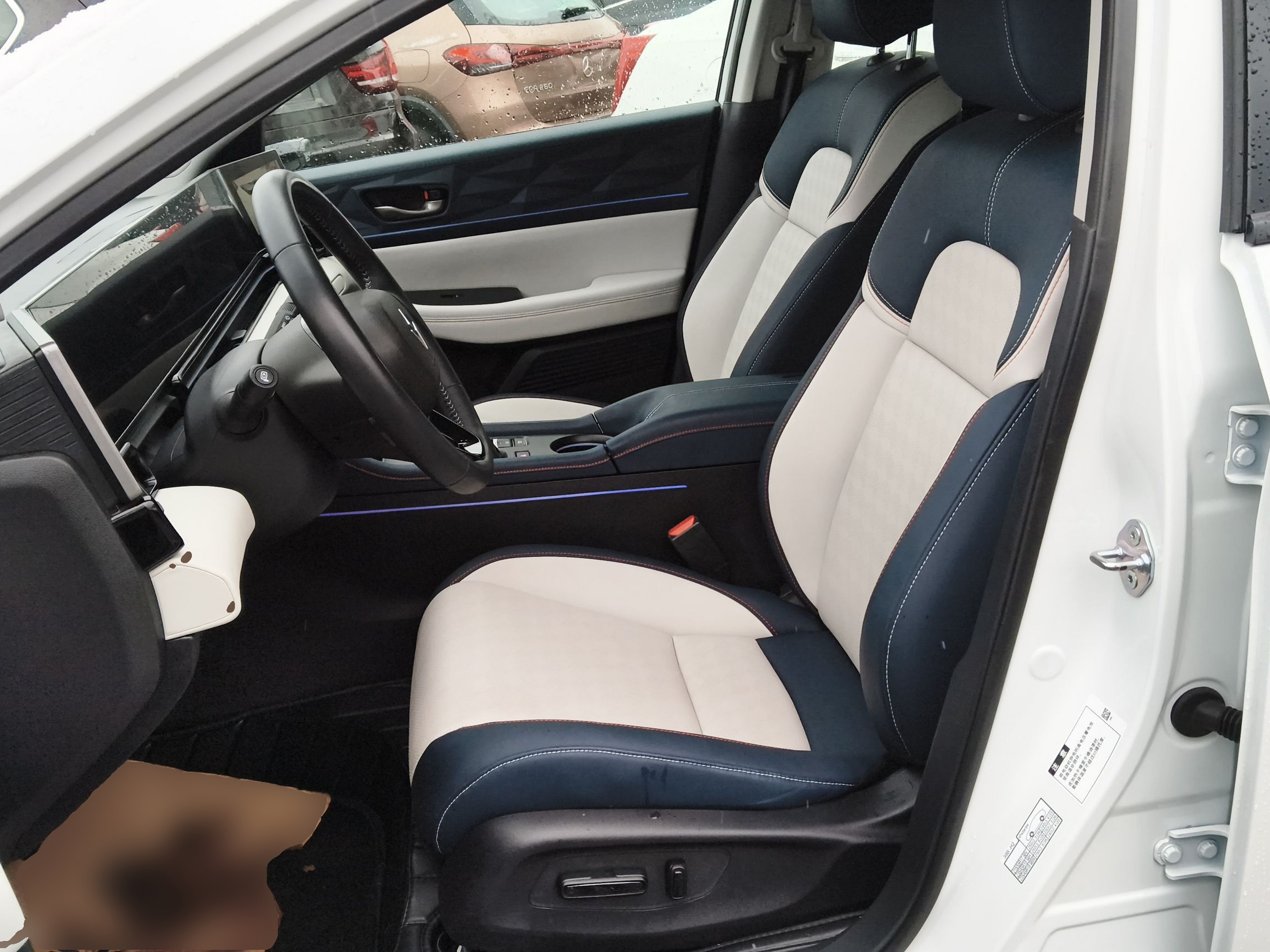 Переднее сиденье в автомобиле