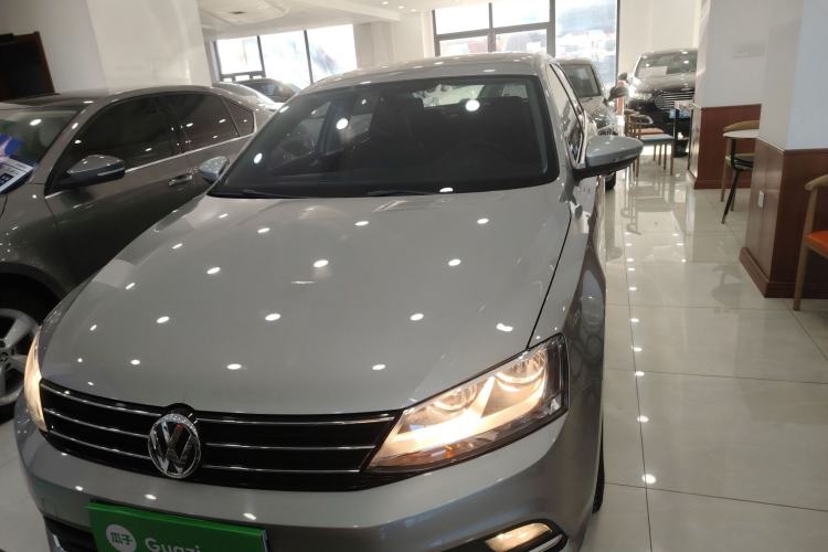 Used Volkswagen Sagitar 2017 230TSI Automatic Comfort Version
