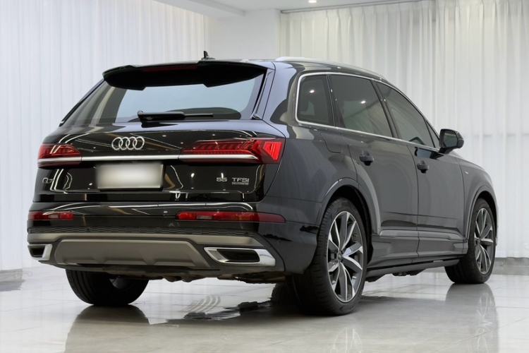 Used Audi Q7 2022 55 TFSI quattro S line Sport model

