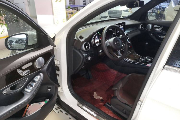 Used Mercedes-Benz GLC 2018 Facelift GLC 260 4MATIC Luxury Edition
