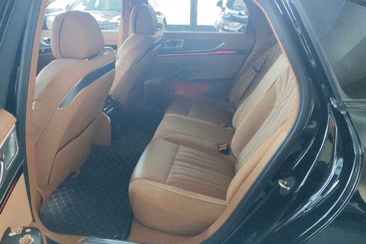 Used Hongqi H9 2025 2.0T Two-Wheel-Drive Flagship Private Enjoyment Style 5 Seats
