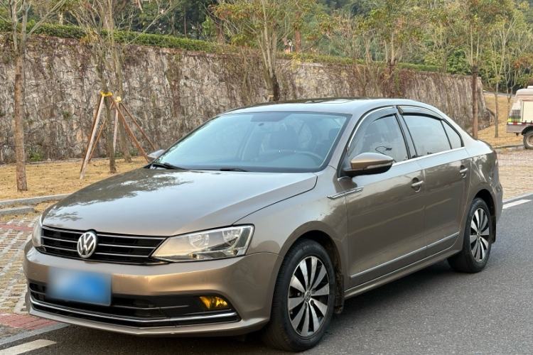 Used Volkswagen Sagitar 2017 230TSI Automatic Comfort Version
