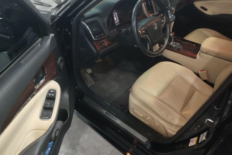 Used Toyota Crown 2015 2.0T Fashion Edition
