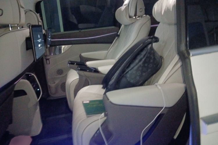 Used Denza D9 2022 EV 600 Four-Wheel Drive Flagship Model