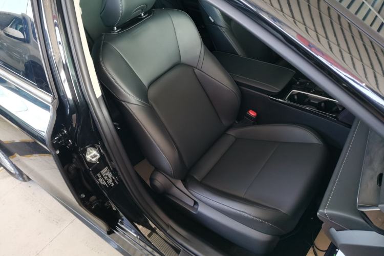 Used Toyota Camry 2024 Dual-Motor 2.0 HE Elite Edition
