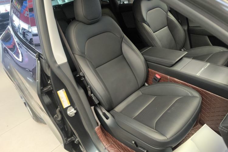 Used Tesla Model Y 2025 Rear-Wheel-Drive Version
