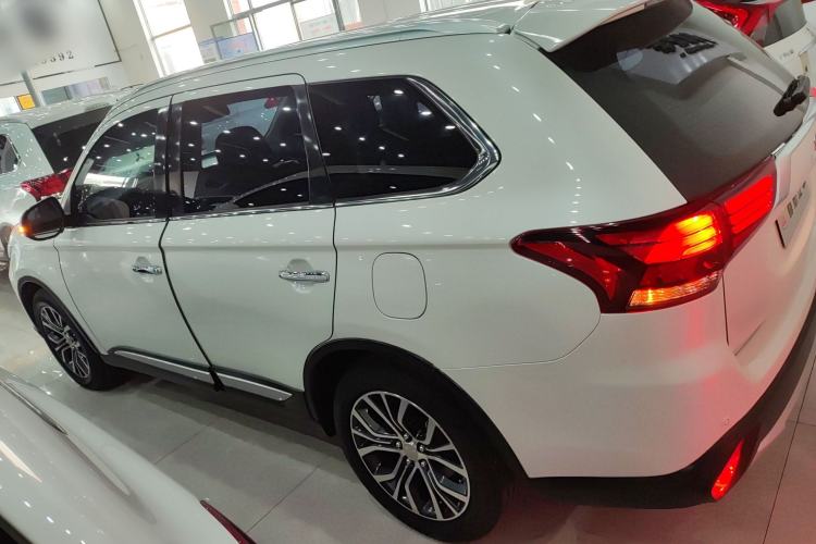 Used Mitsubishi Outlander 2016 2.4L 4x4 Elite Edition 5 Seats
