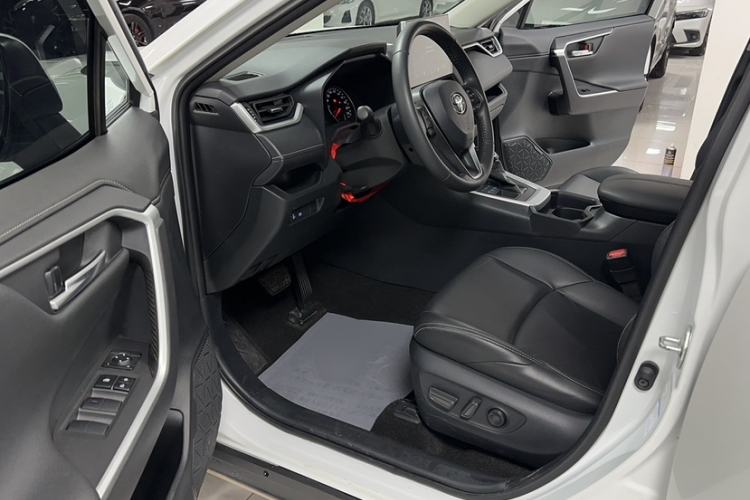 Used Toyota Wildlander 2021 2.0L CVT 4x4 Luxury Edition
