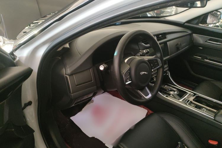 Used Jaguar XFL 2020 XFL 2.0T P200 Two-Wheel-Drive Rally Flag Edition
