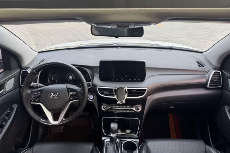Used Hyundai Tucson 2020 280TGDi Two-Wheel-Drive GLS Fashion Edition China VI Standard
