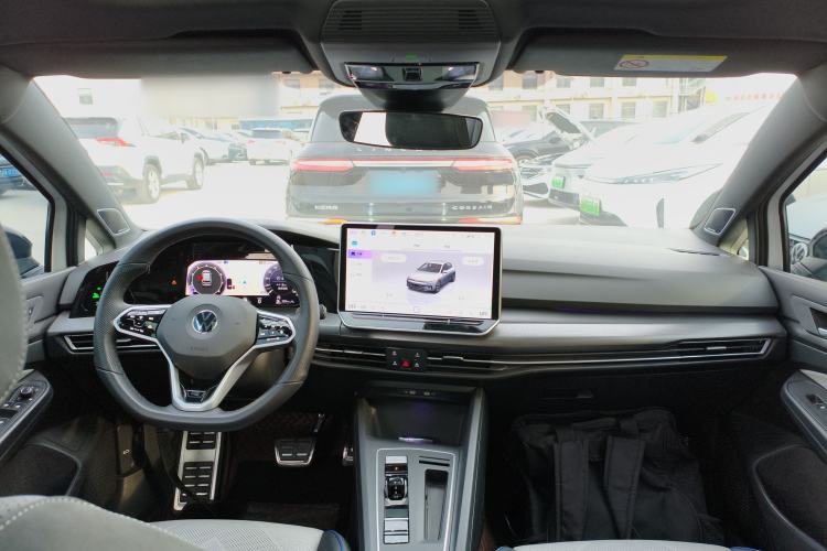 Used Volkswagen Golf 2025 300TSI R-Line
