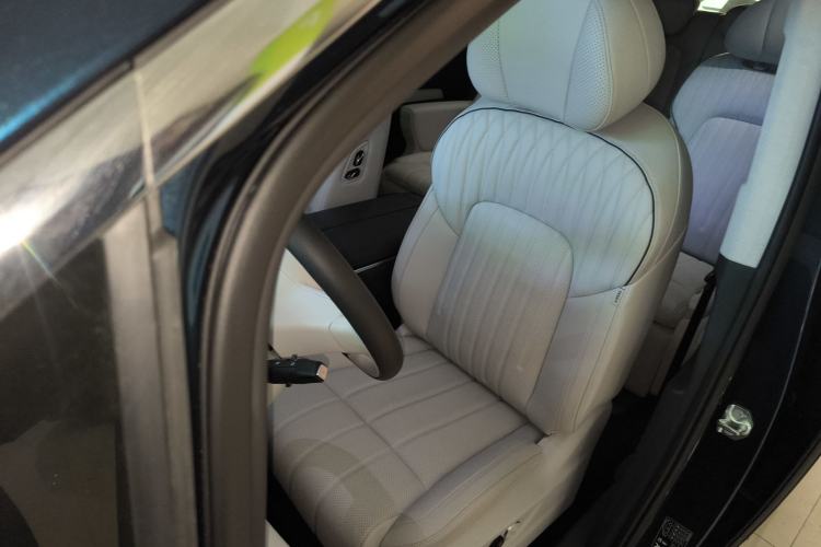 Used VOYAH Dream 2025 PHEV Four-Wheel-Drive Flagship Kunpeng Edition
