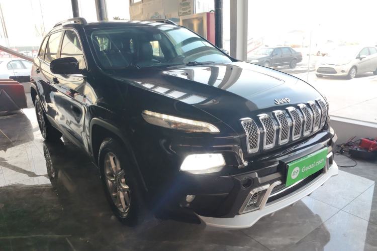 Used  Cherokee 2016 2.4L Professional Smart Version
