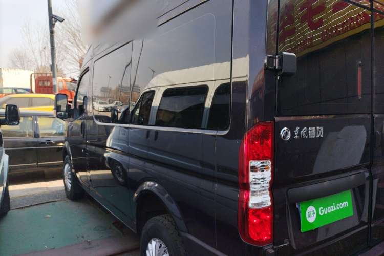 Used  Yufeng 2023 V9+ 2.0T Automatic Front-Wheel-Drive Short Wheelbase Mid-Roof Design—5/6-Seater
