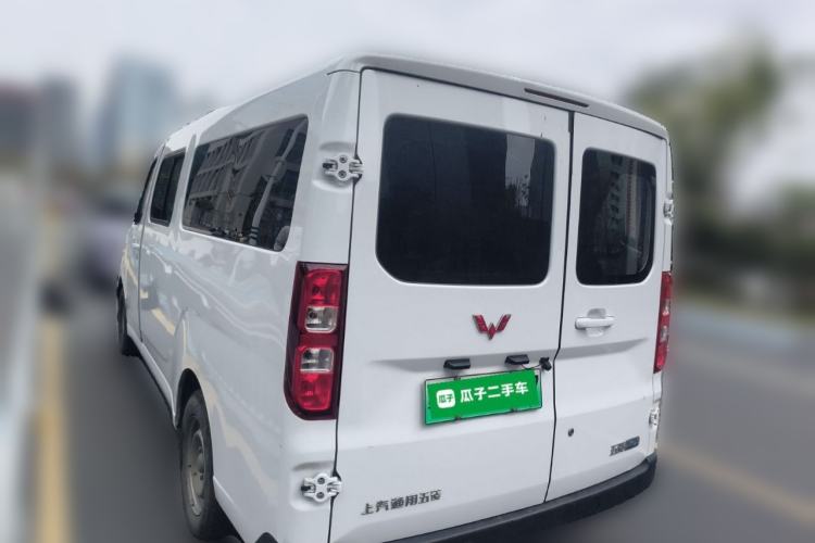 Used Wuling Yangguang 2024 300KM Comfort Version Passenger Van 75kW
