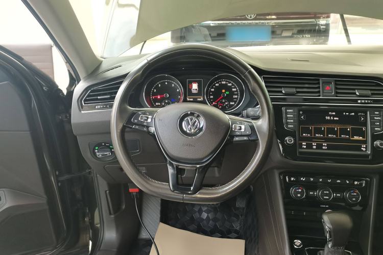 Used Volkswagen Tiguan L 2017 380TSI Automatic All-Wheel-Drive Luxury Edition