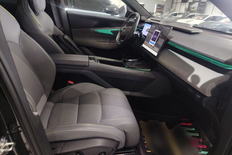 Used Lynk & Co 08 EM-P 2025 120km Long-Range Plus
