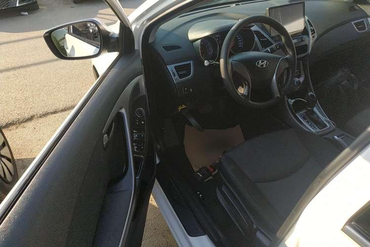 Used Hyundai Elantra 2016 1.6L Automatic Smart Version
