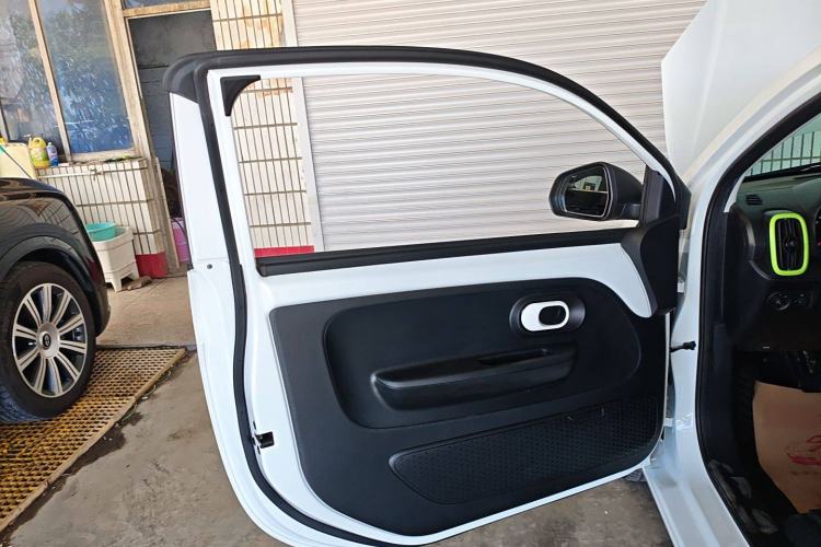 Used Roewe Clever 2021 302 km New Four-Seater Super-Efficient Version
