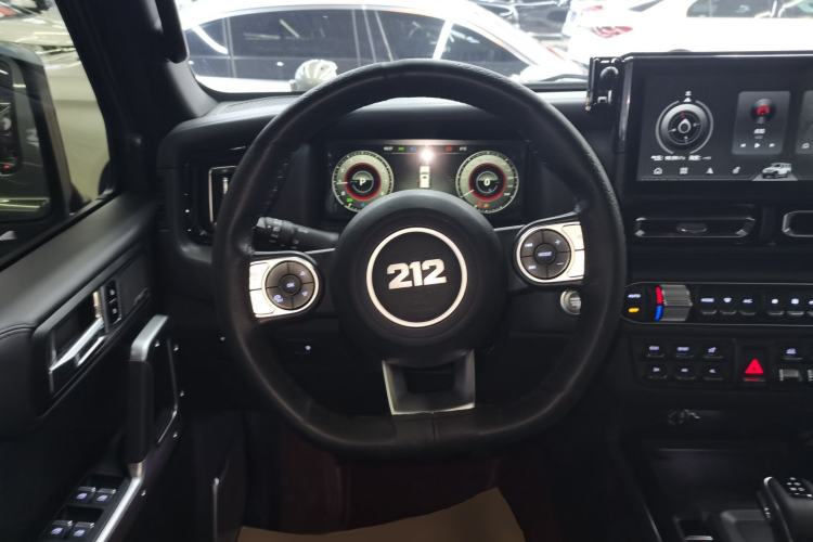 Used 212 T01 2024 2.0T Mechanic
