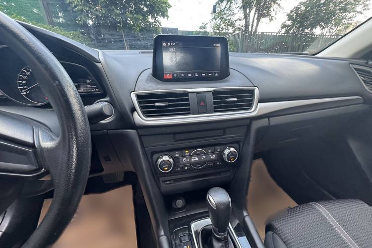 Used Mazda Mazda 3 Axela 2019 Cloud-Controlled Sedan 1.5L Automatic Luxury Model China VI Standard
