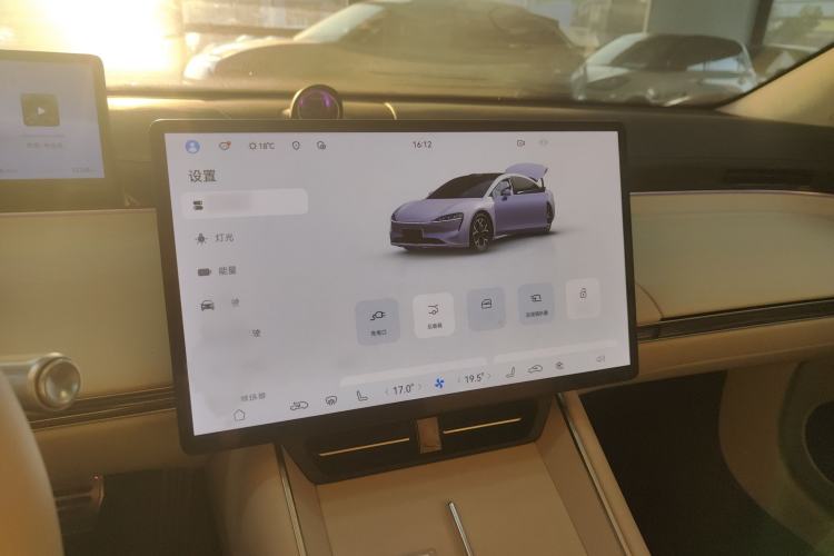 Used Hima Luxeed S7 2025 855 km Max
