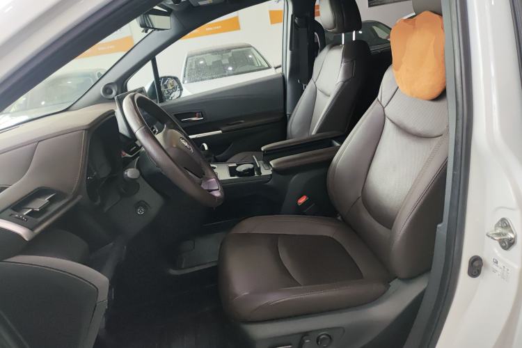 Used Toyota Sienna 2023 2.5L Hybrid Platinum Edition
