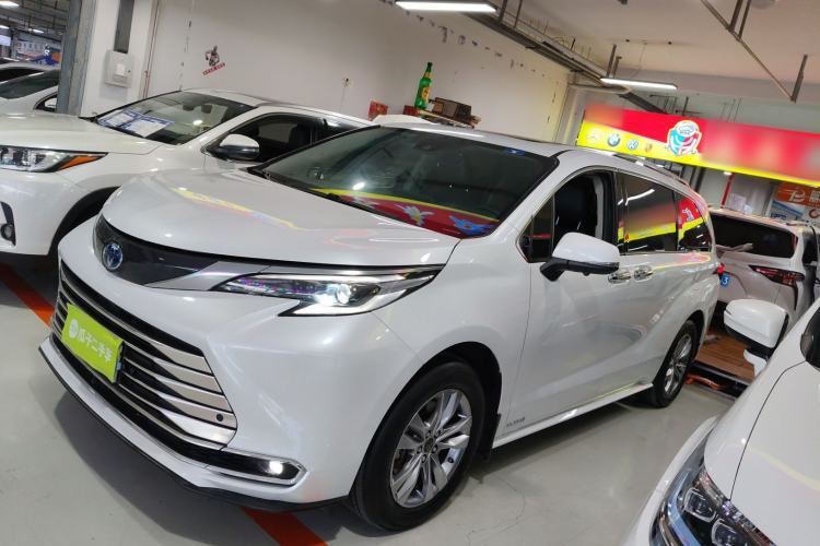 Used Toyota Sienna 2023 2.5L Hybrid Comfort Edition
