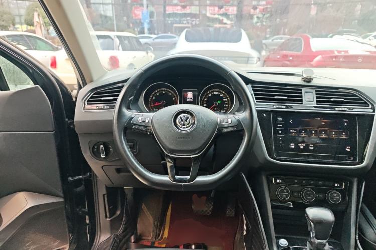 Used Volkswagen Tiguan L 2019 Updated Version 330TSI Automatic Two-Wheel Drive Panoramic Comfort Edition China VI Standard
