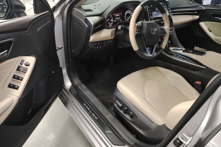 Used Toyota Avalon 2019 2.5L Touring Premium Version China VI Standard
