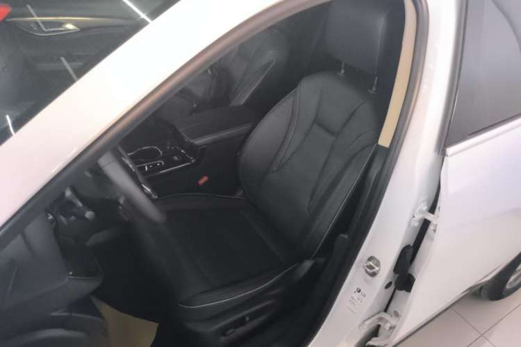 Used Buick Envision 2022 Encore S 552T Two-Wheel-Drive Luxury Model
