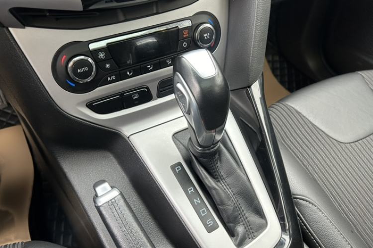 Used Ford Focus 2012 Hatchback 2.0L Automatic Luxury Sport Model
