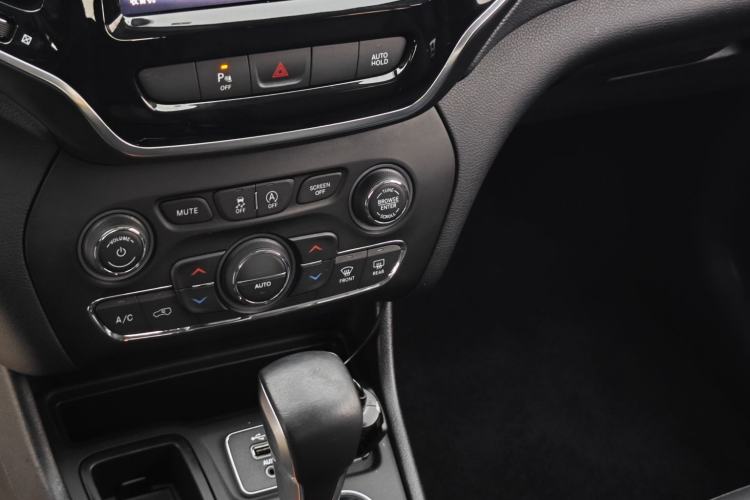 Used  Cherokee 2019 2.0L 2WD Premium Edition China VI