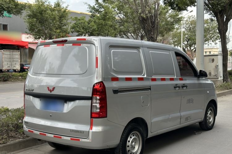 Used Wuling Hongguang V 2022 1.5L Jingqu Edition Enclosed-Window Vehicle with Electric Power Steering LAR
