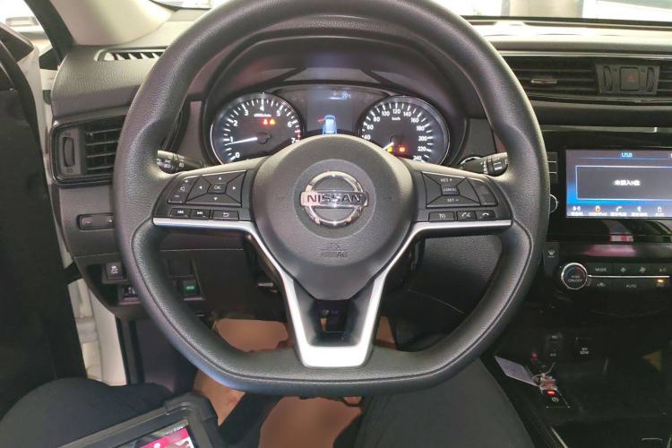 Used Nissan X-Trail 2017 2.5L CVT Leading Edition 4WD
