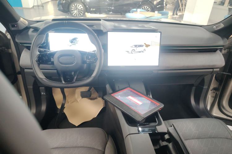 Used Lynk & Co 08 EM-P 2023 120km Long-Range Halo
