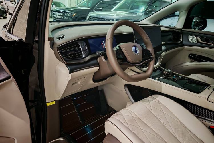 Used Denza D9 2022 DM-i 970 Four-Wheel Drive Prestige Model
