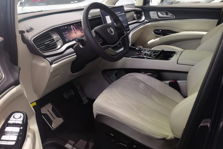 Used Denza D9 2025 DM-i Intelligent Drive 1020 Four-Wheel Drive Flagship Model
