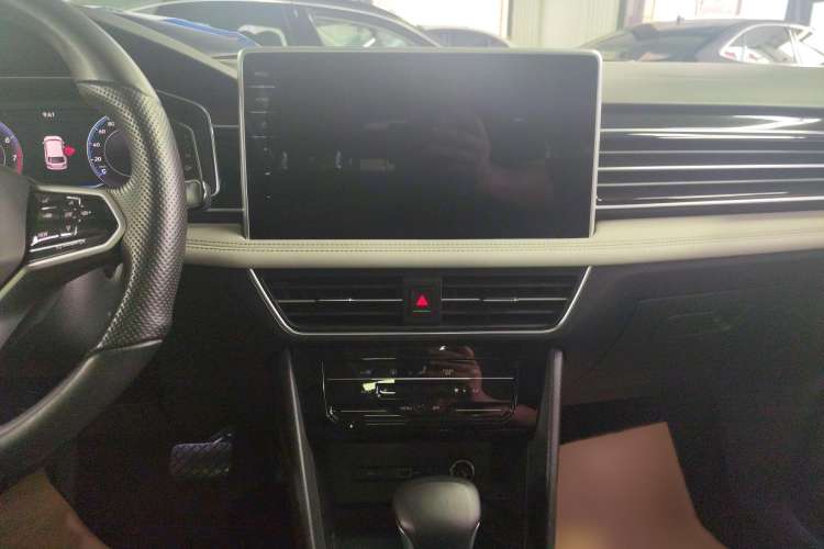 Used Volkswagen Tiguan L 2022 330TSI Automatic Two-Wheel Drive Smart Edition
