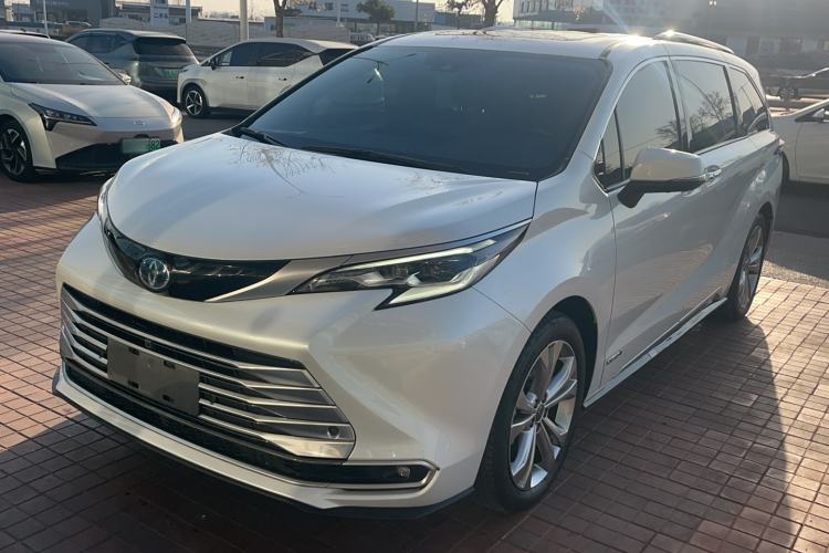 Used Toyota Sienna 2023 2.5L Hybrid Platinum Edition
