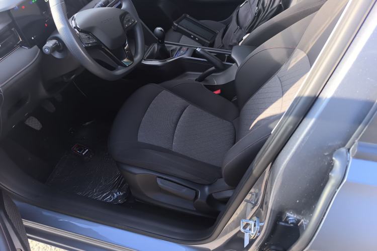 Used Roewe i5 2023 1.5L Manual Comfort Edition
