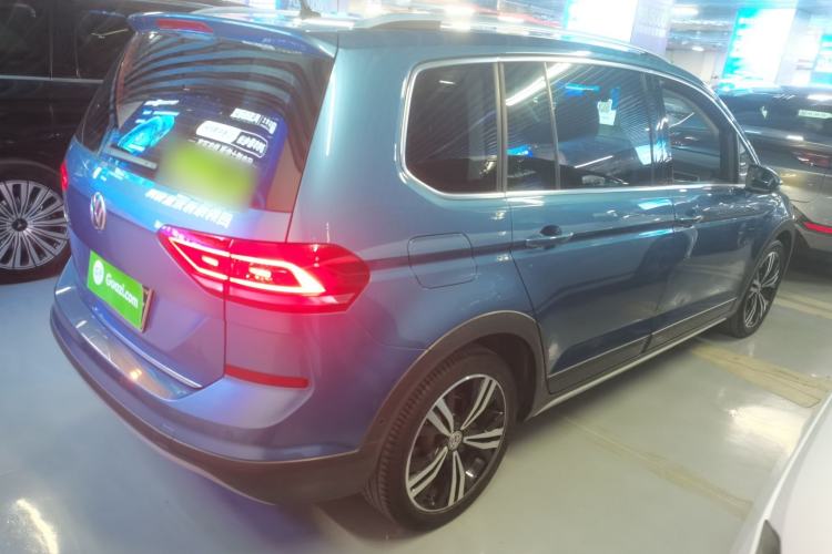 Used Volkswagen Touran 2018 Volkswagen Touran L 280TSI DSG Boundary Luxury Edition 7 Seats China VI Standard

