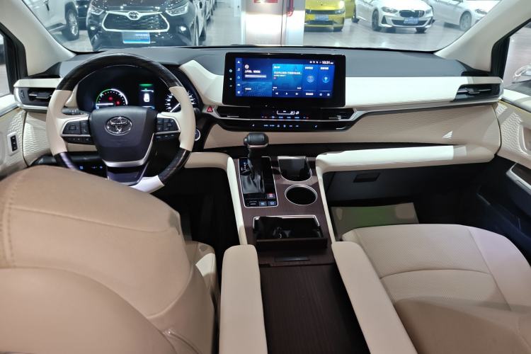 Used Toyota Granvia 2022 2.5L Hybrid Premium Edition