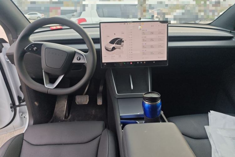 Used Tesla Model Y L 2025 Long-Range All-Wheel-Drive Version
