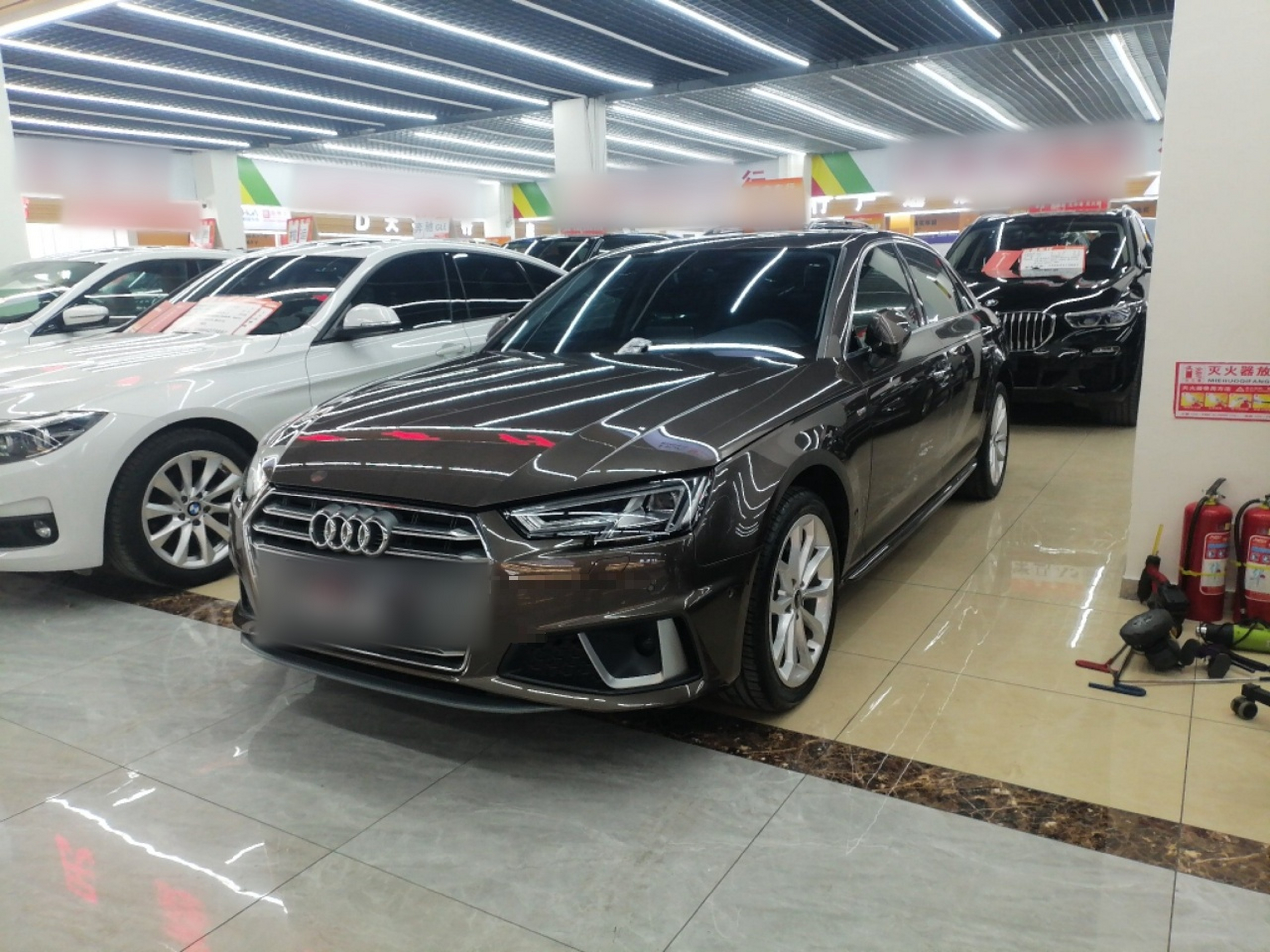 Под передней частью автомобиля