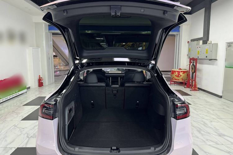 Used Tesla Model Y 2023 Long-Range All-Wheel-Drive Version
