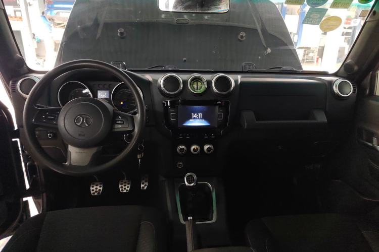 Used  BJ40 2016 40L 2.0T Manual Two-Wheel Drive Luxury Edition
