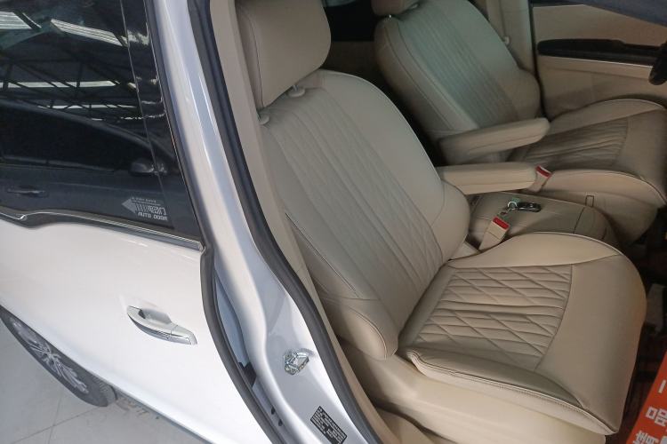 Used Buick GL8 2023 Facelifted Land Cruiser Executive Luxury Version
